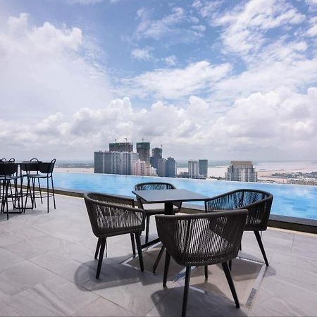 Sf Hotel Penthouse Residences Phnom Penh Exterior photo