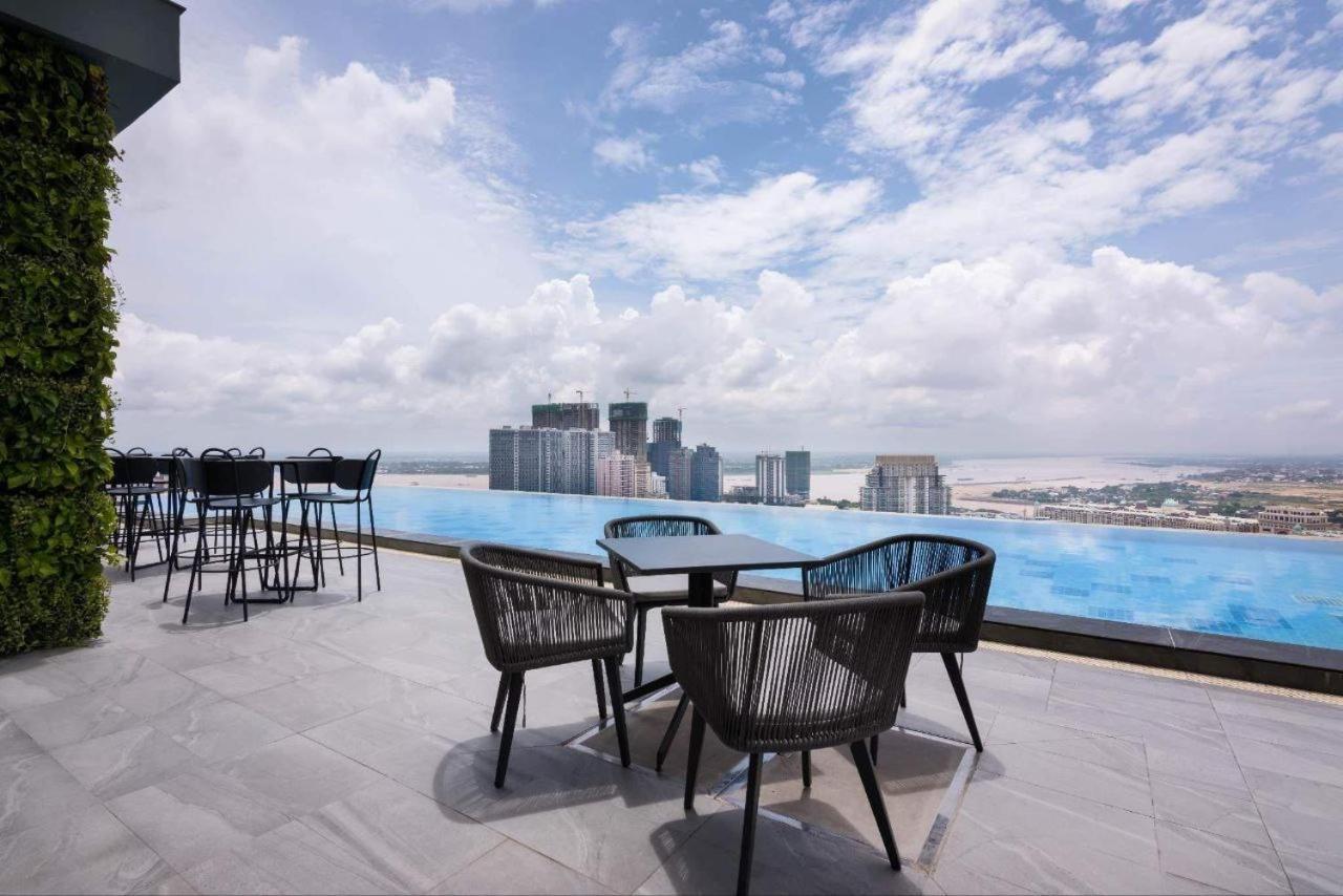 Sf Hotel Penthouse Residences Phnom Penh Exterior photo